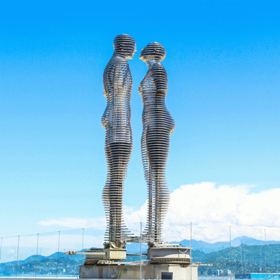 The sculpture Ali & Nino