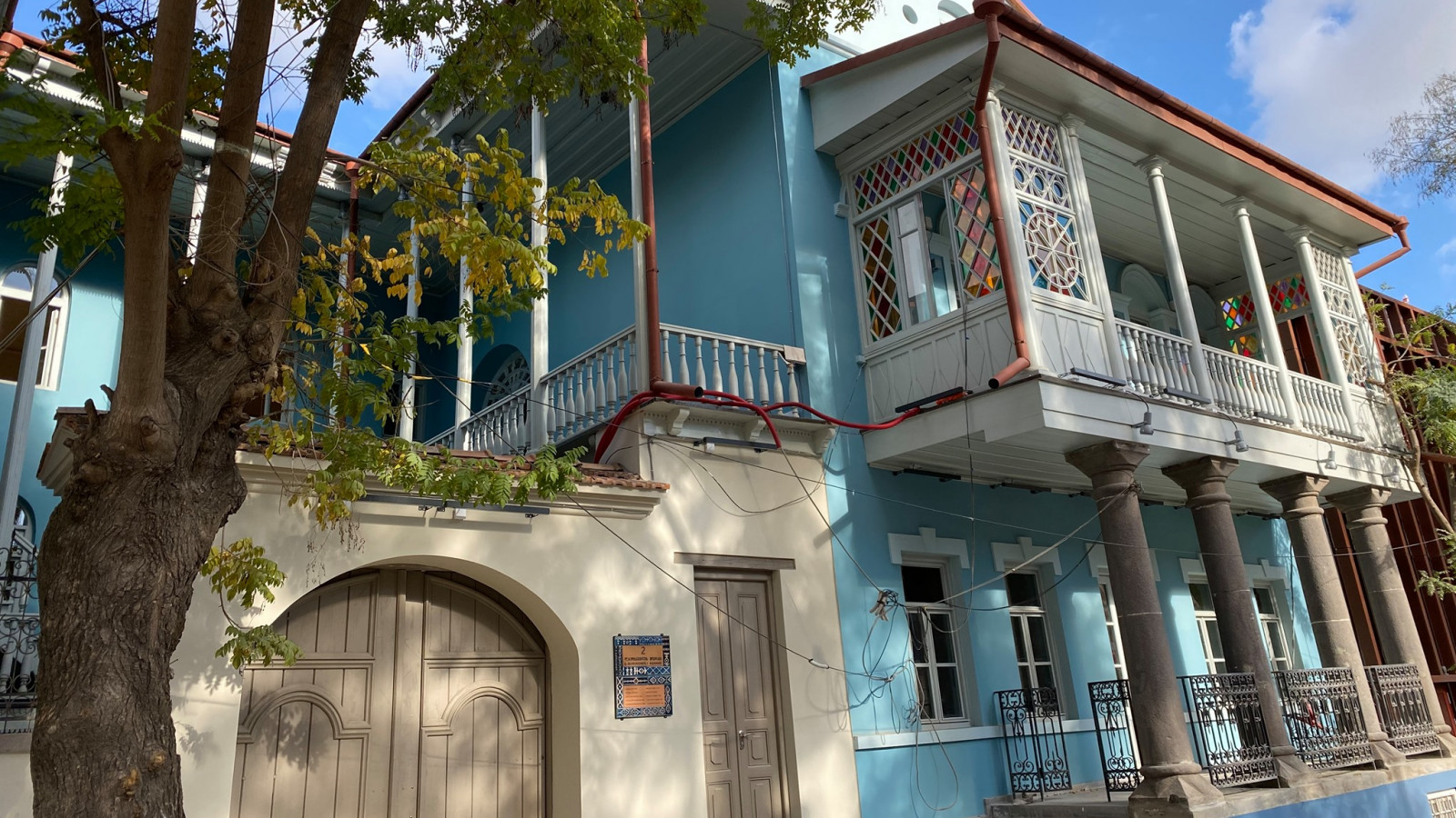 Дом на улице Лермонтова и площади Гудиашвили, Тбилиси